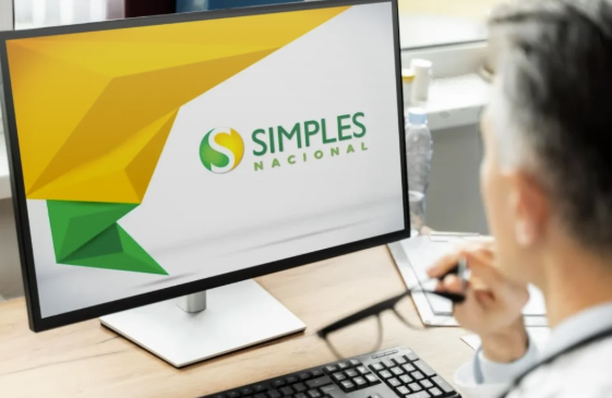 Simples Nacional 2026: Multa no PGDAS-D, Novas Regras da DEFIS e o que Muda para ME e EPP